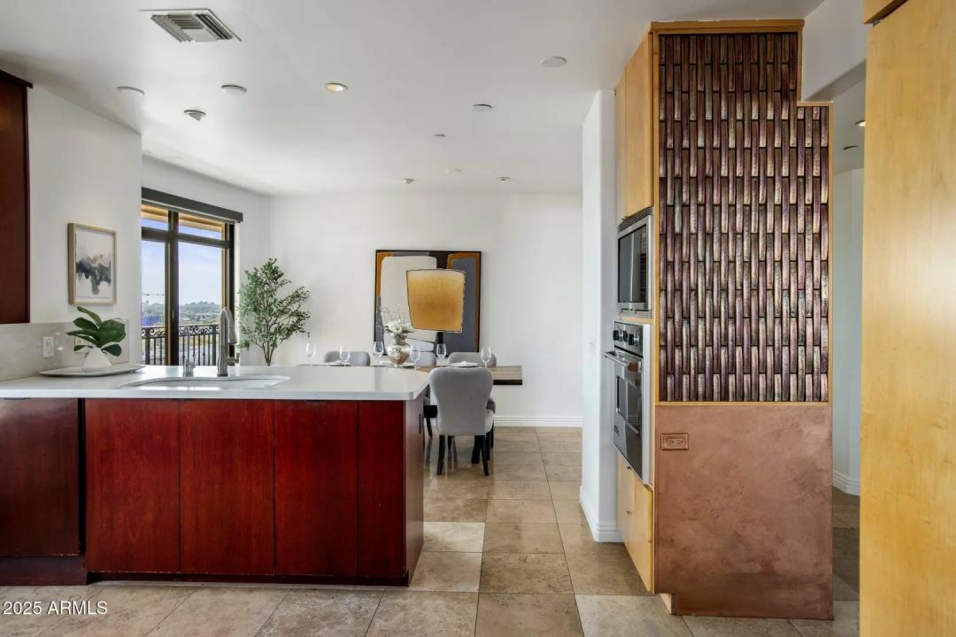 Real Estate Picture 8