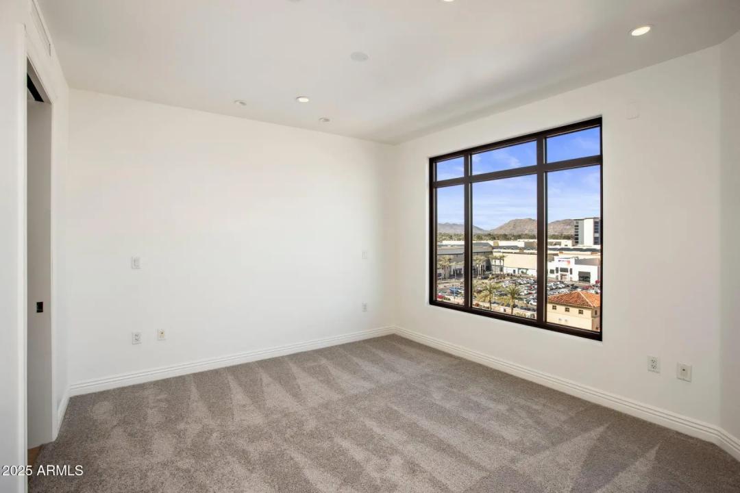 Real Estate Picture 24