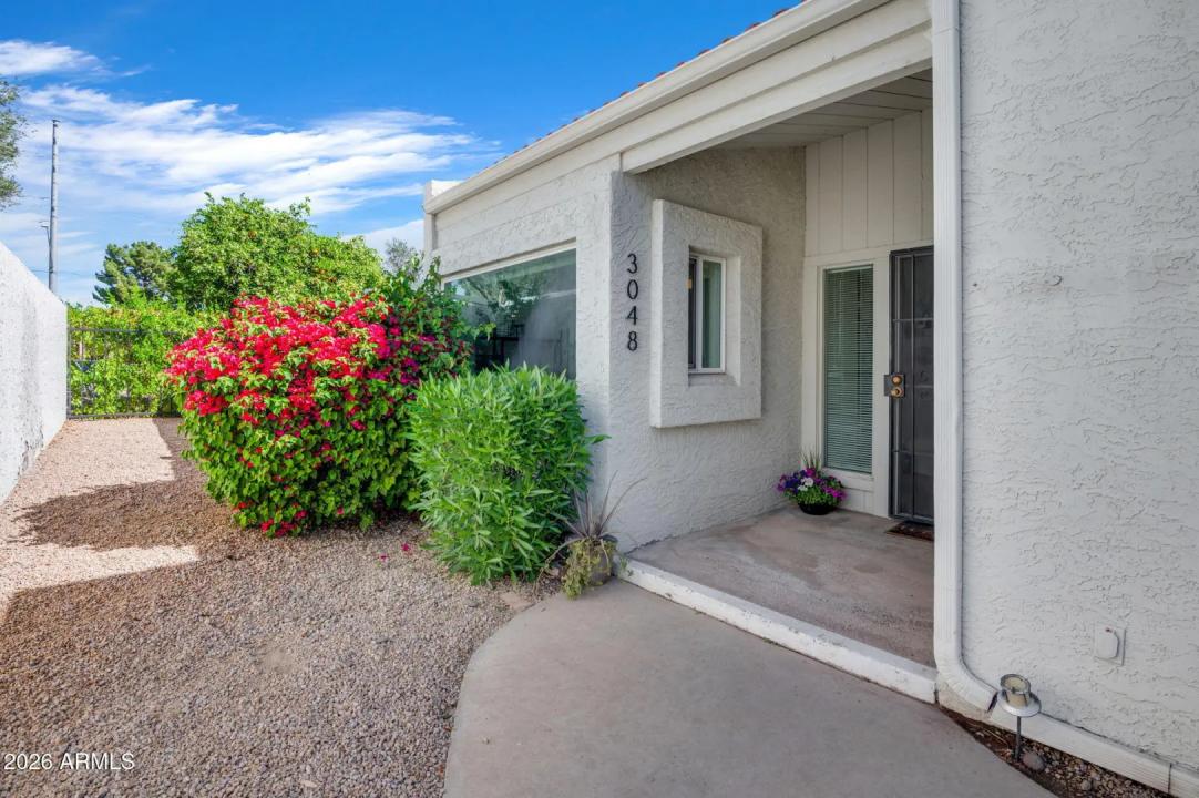 3048 E CANNON Drive Phoenix AZ 85028