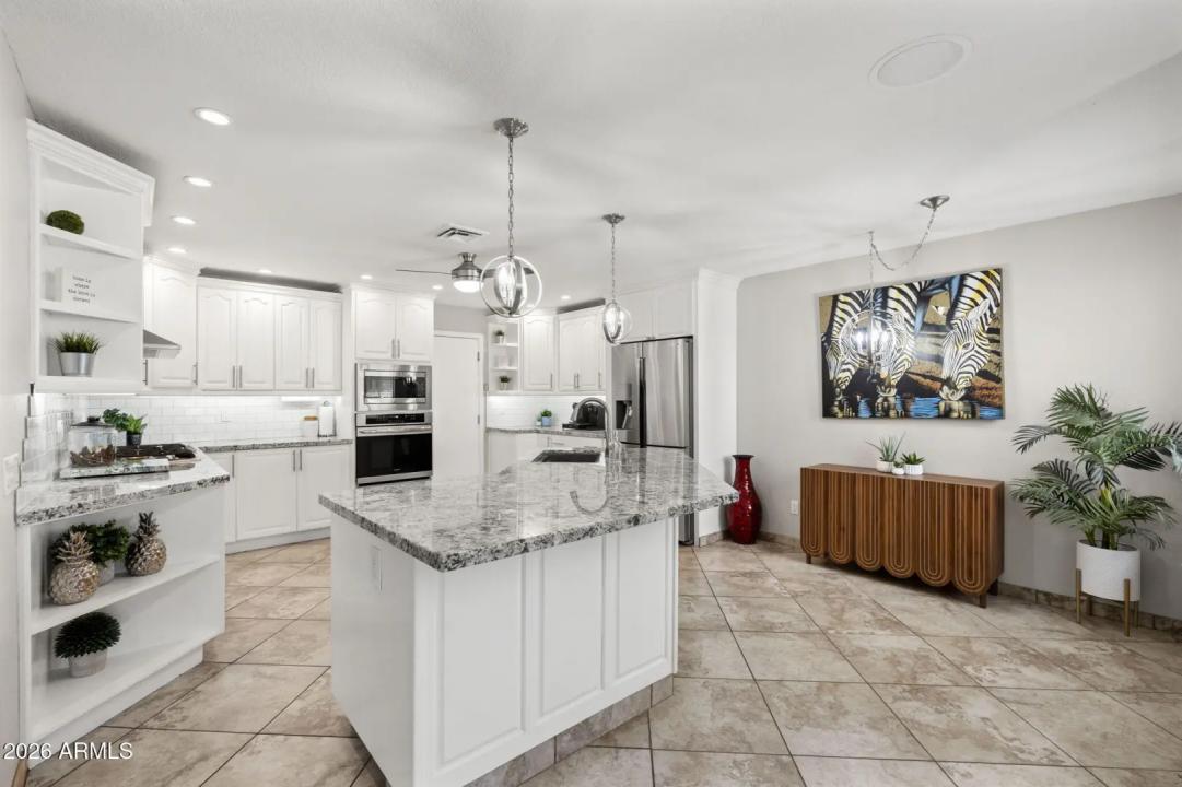 Real Estate Picture 3