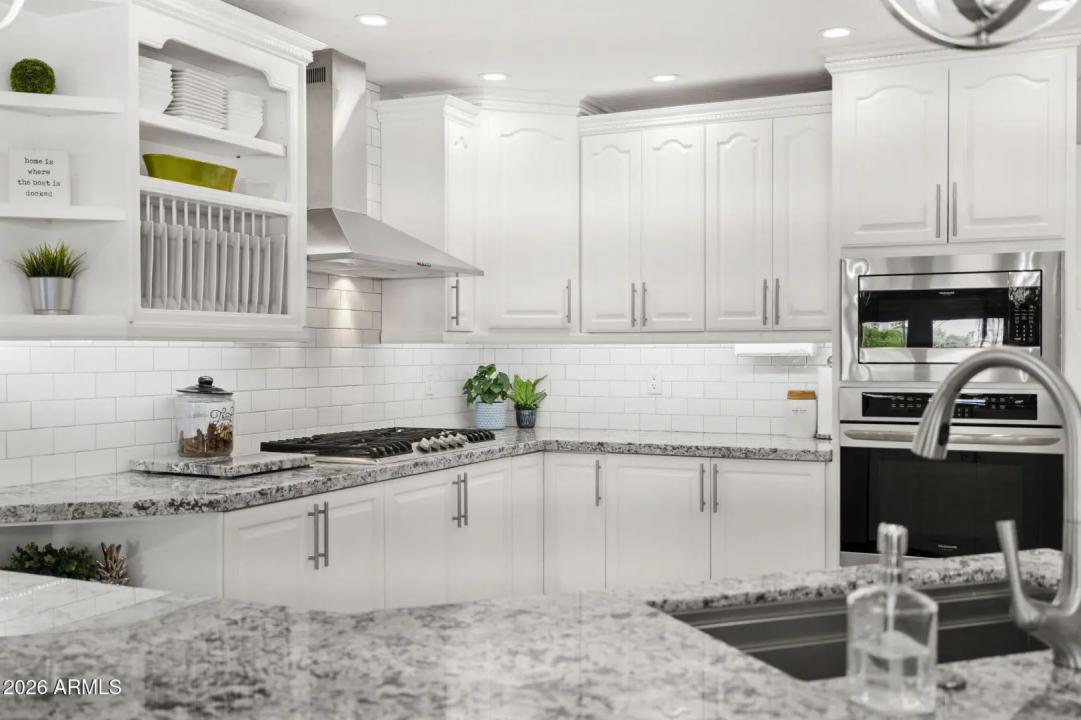 Real Estate Picture 4