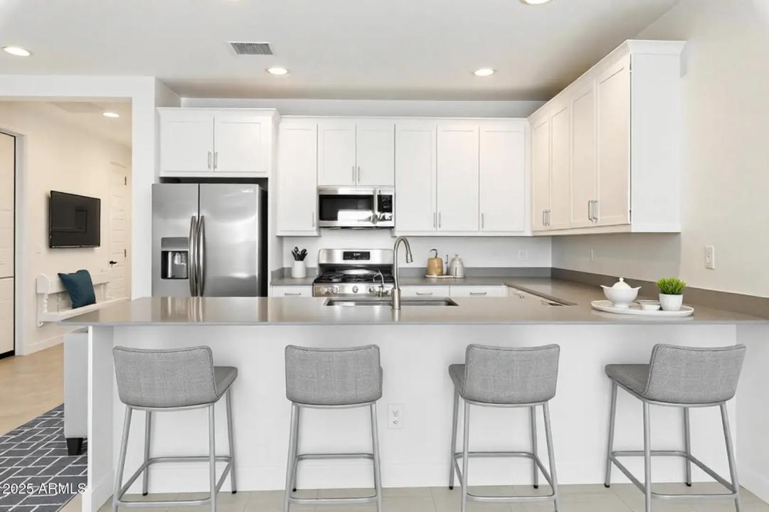 Real Estate Picture 3