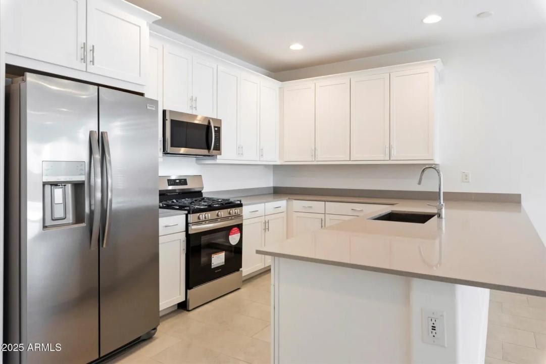 Real Estate Picture 4