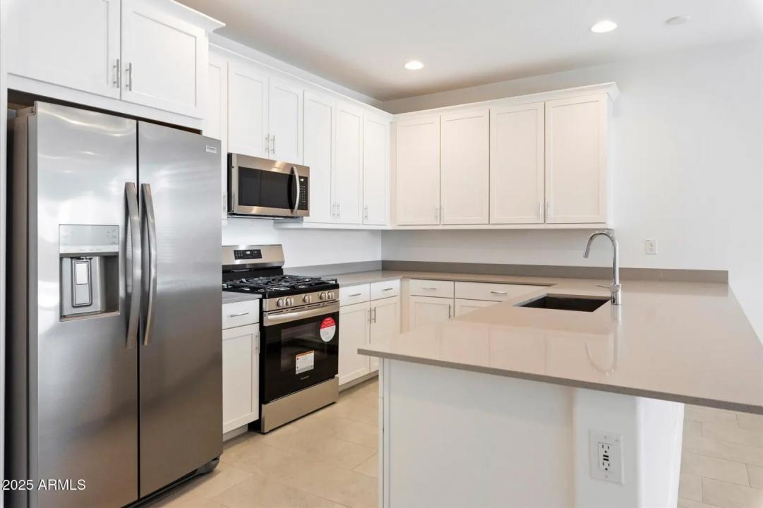 Real Estate Picture 4