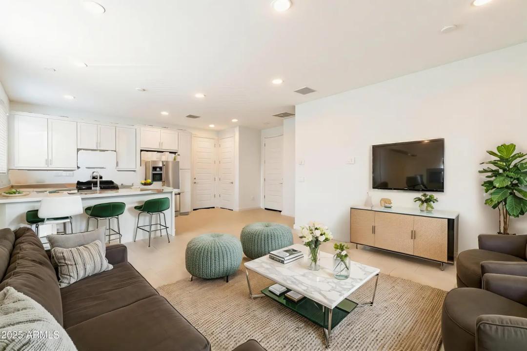 Real Estate Picture 11