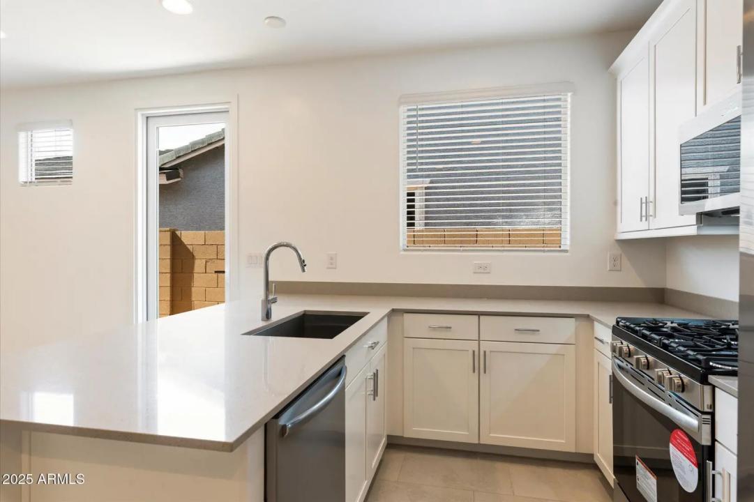 Real Estate Picture 12