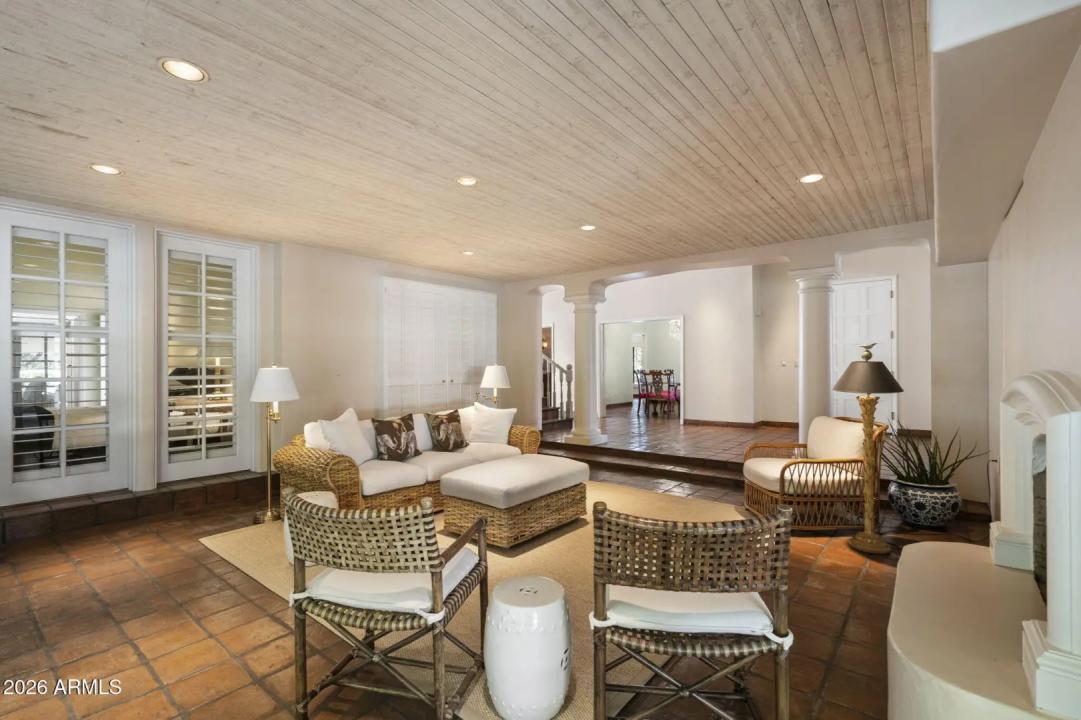 Real Estate Picture 7