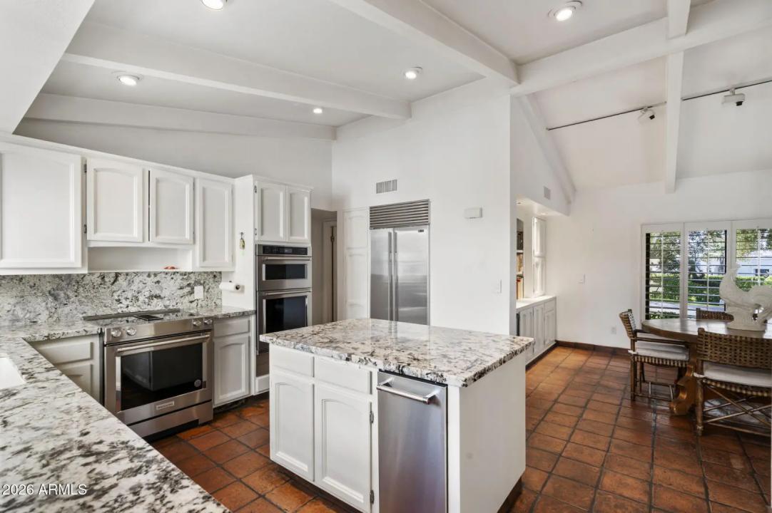 Real Estate Picture 16