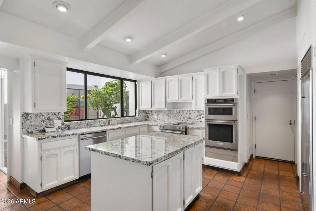Real Estate Picture 15
