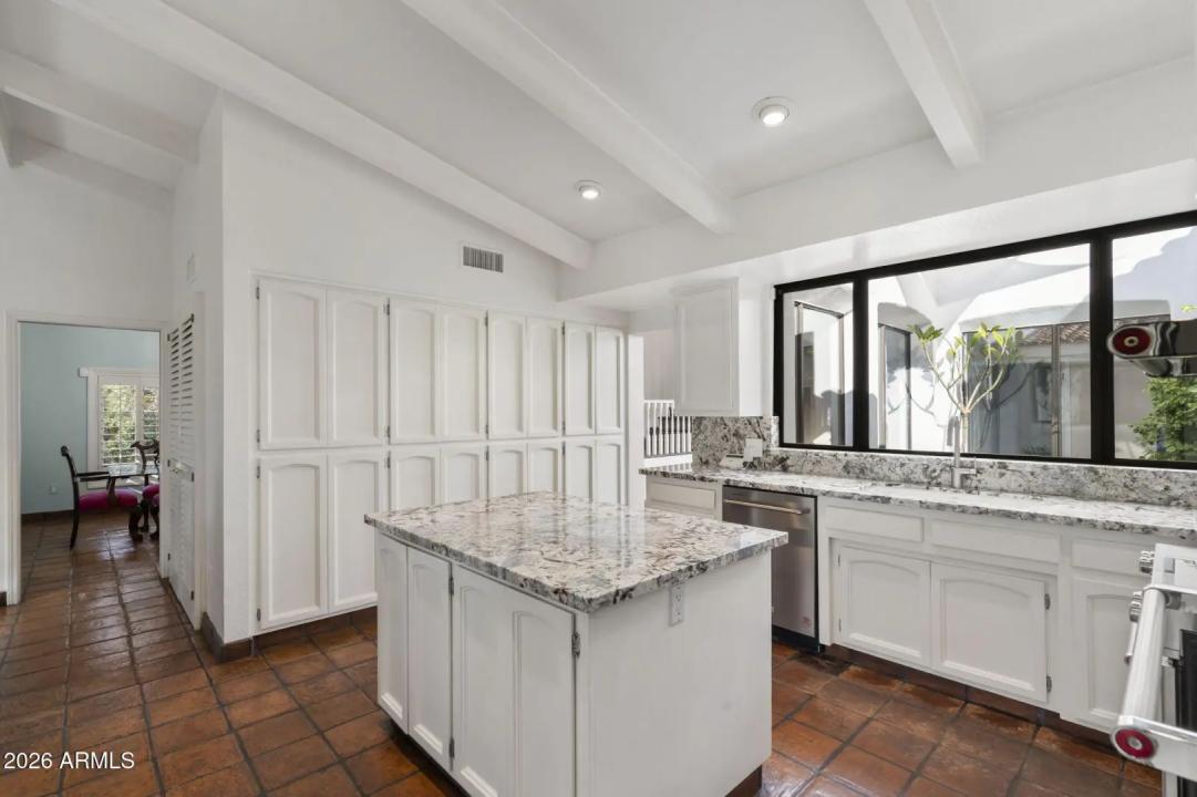Real Estate Picture 17