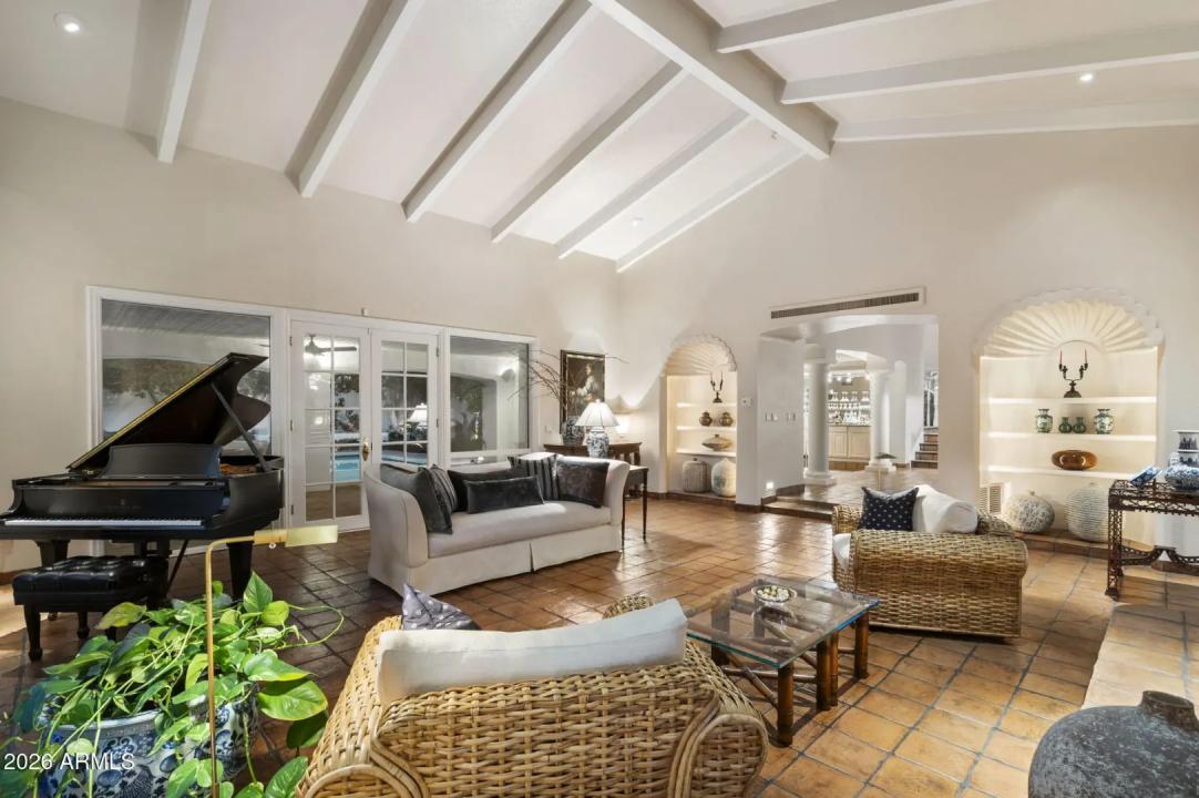 Real Estate Picture 11