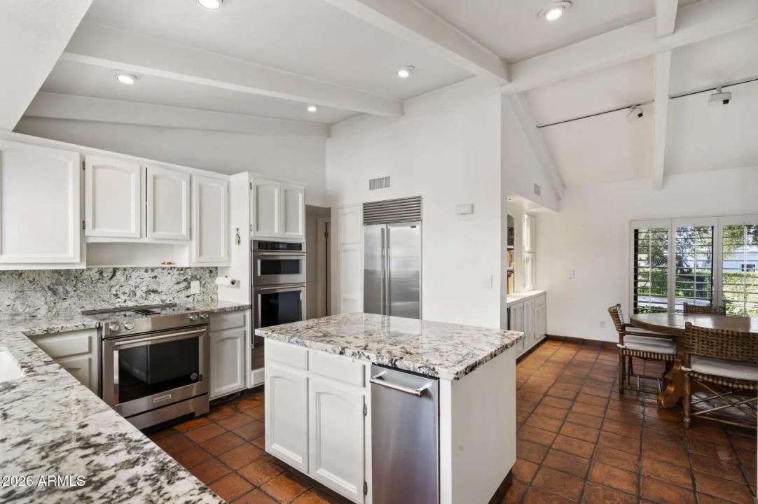 Real Estate Picture 18