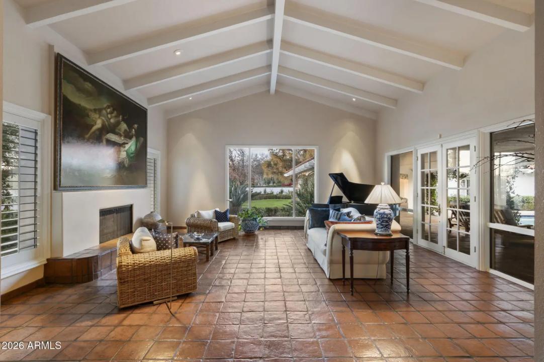 Real Estate Picture 8
