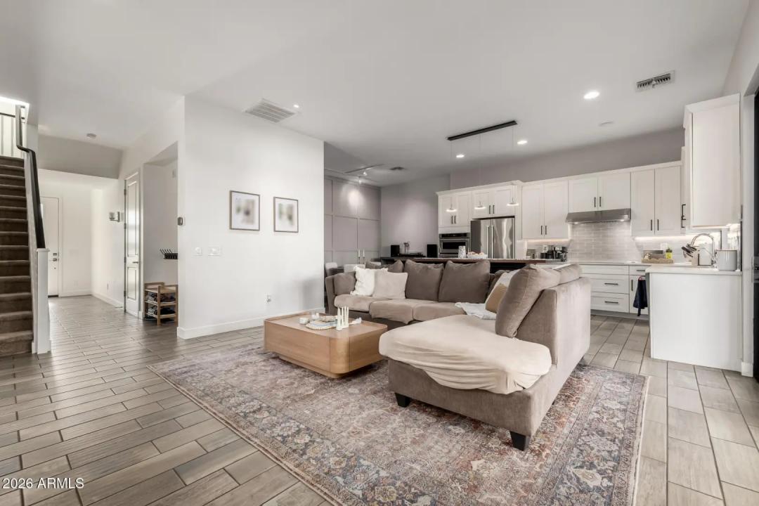 Real Estate Picture 5