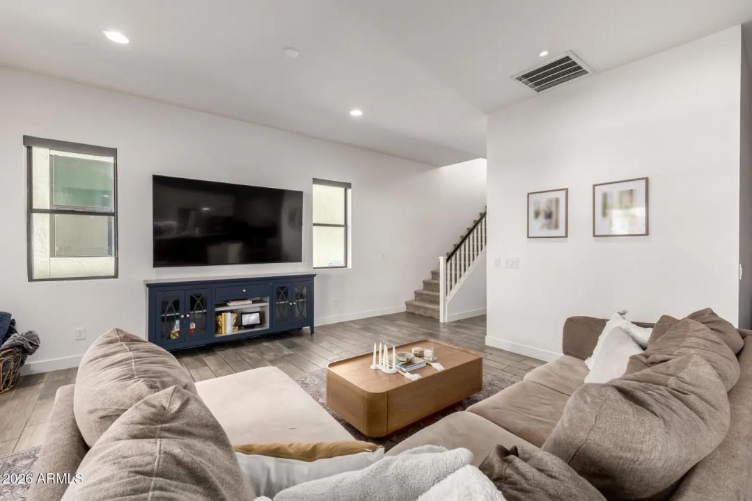 Real Estate Picture 6