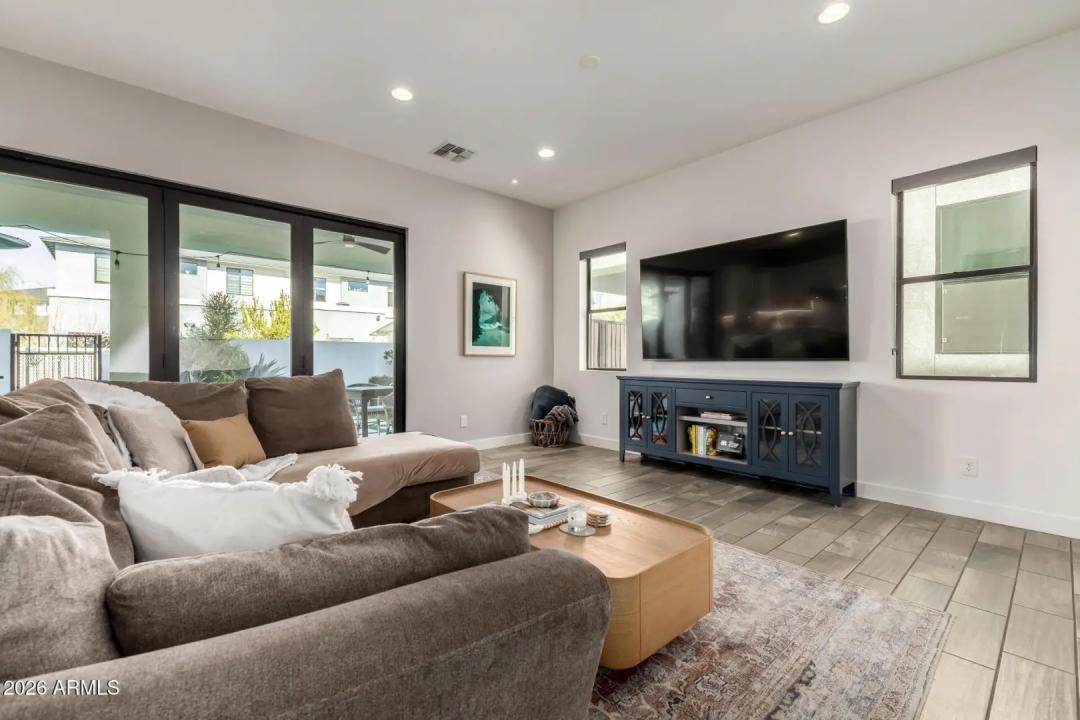 Real Estate Picture 7