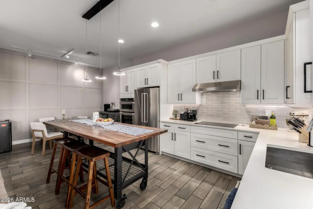 Real Estate Picture 9