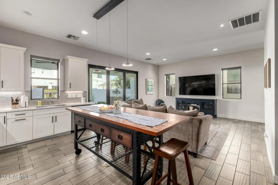 Real Estate Picture 10