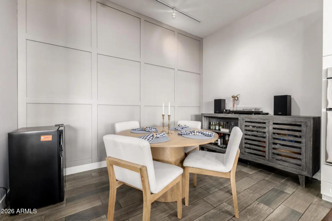 Real Estate Picture 12