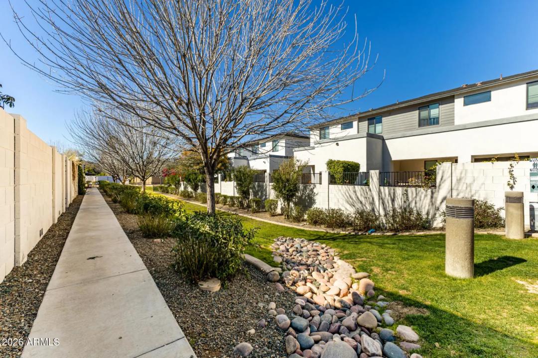 Real Estate Picture 30