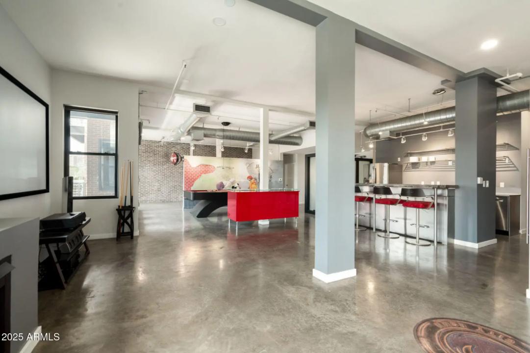 Real Estate Picture 7