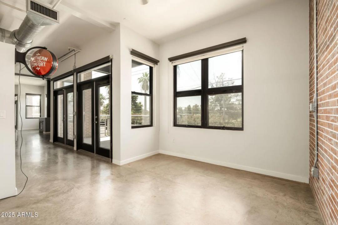 Real Estate Picture 8