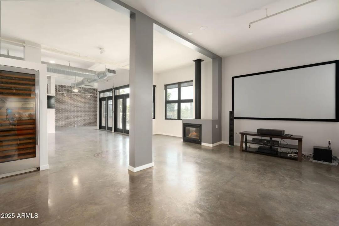 Real Estate Picture 9