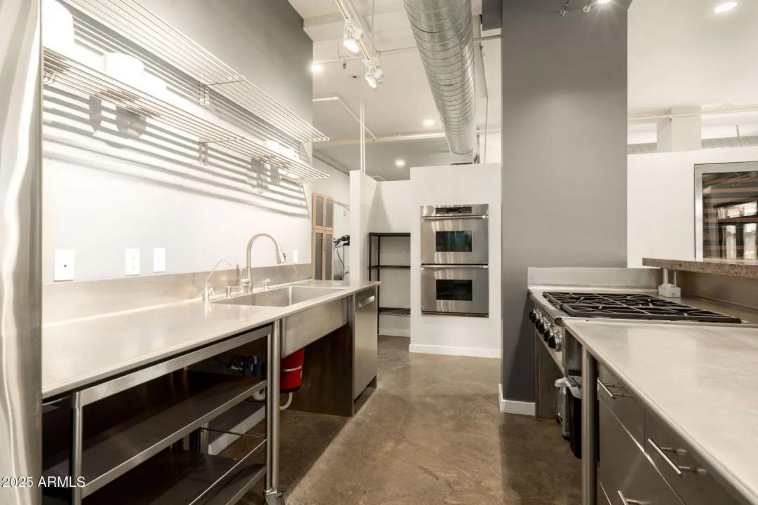 Real Estate Picture 12