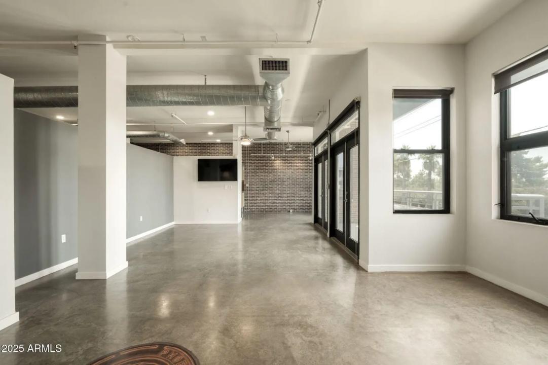 Real Estate Picture 13