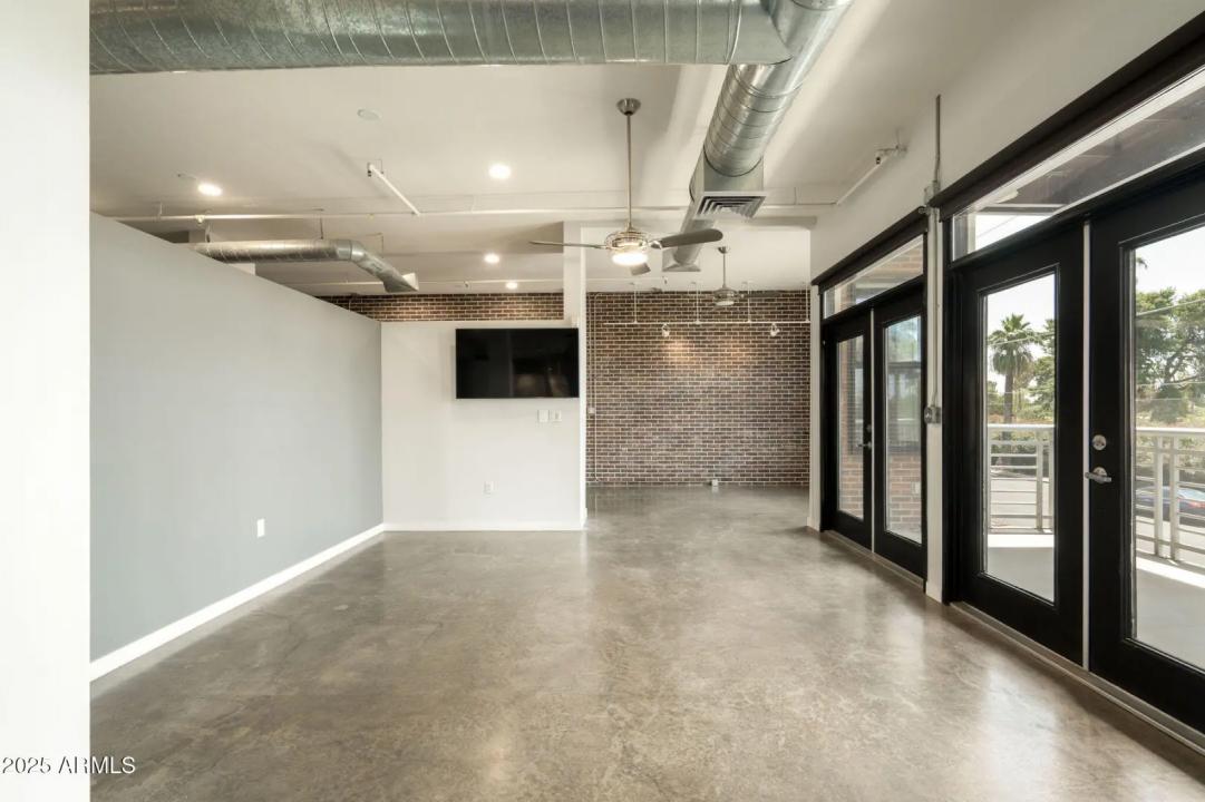 Real Estate Picture 14