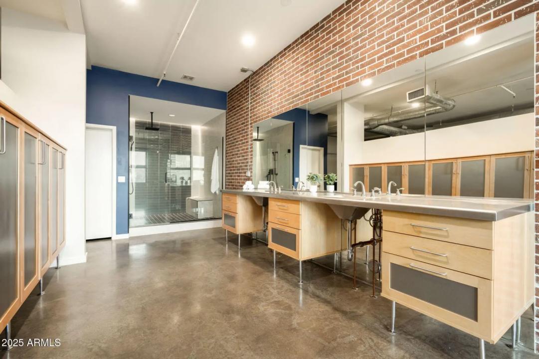 Real Estate Picture 16