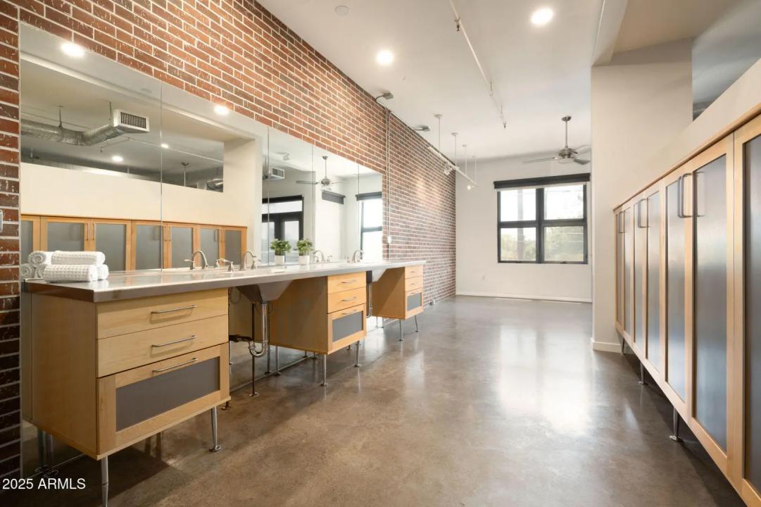 Real Estate Picture 17