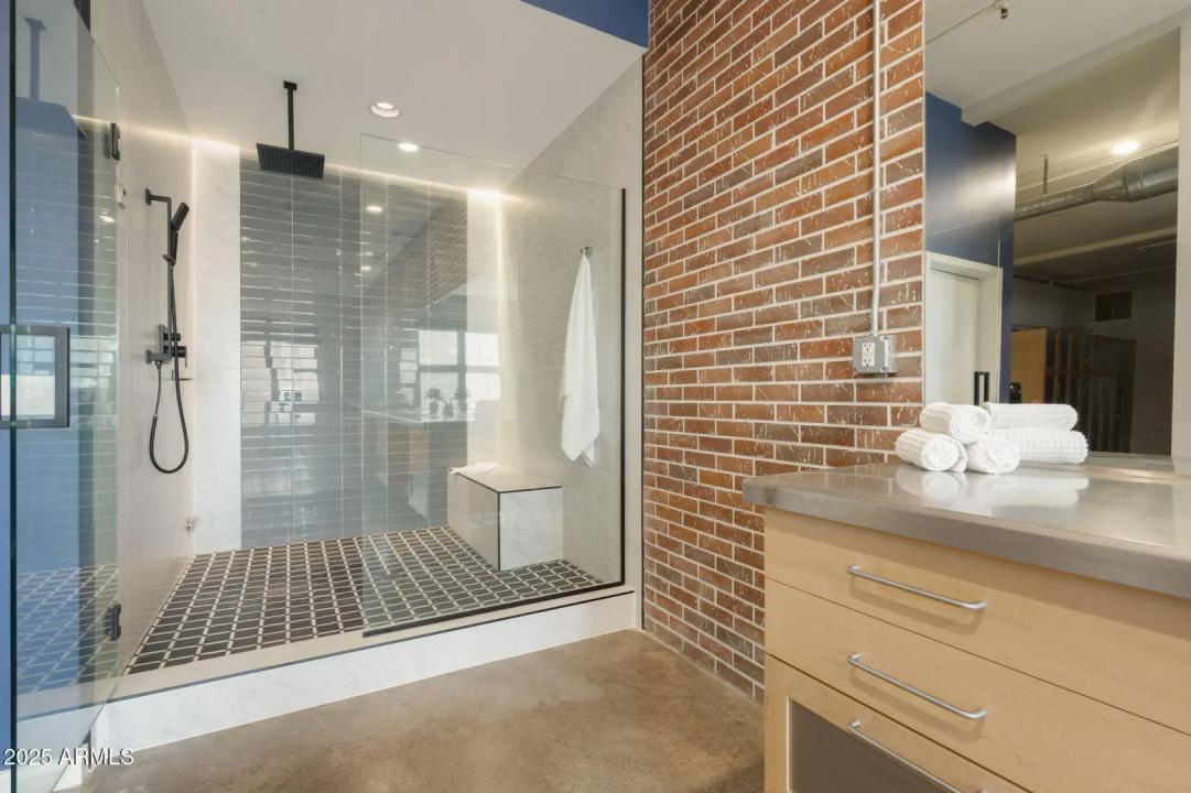 Real Estate Picture 18