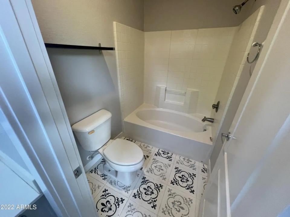 Real Estate Picture 11