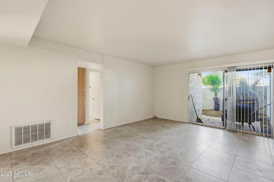 Real Estate Picture 4