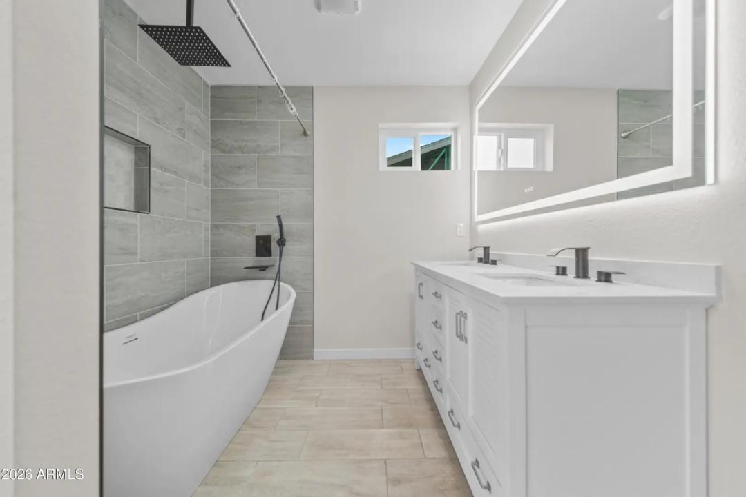 Real Estate Picture 11