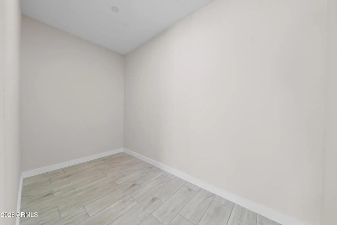 Real Estate Picture 15