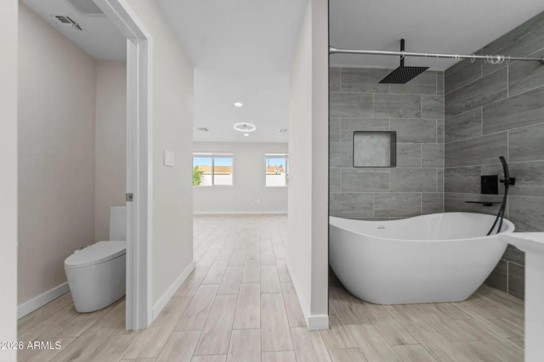 Real Estate Picture 12