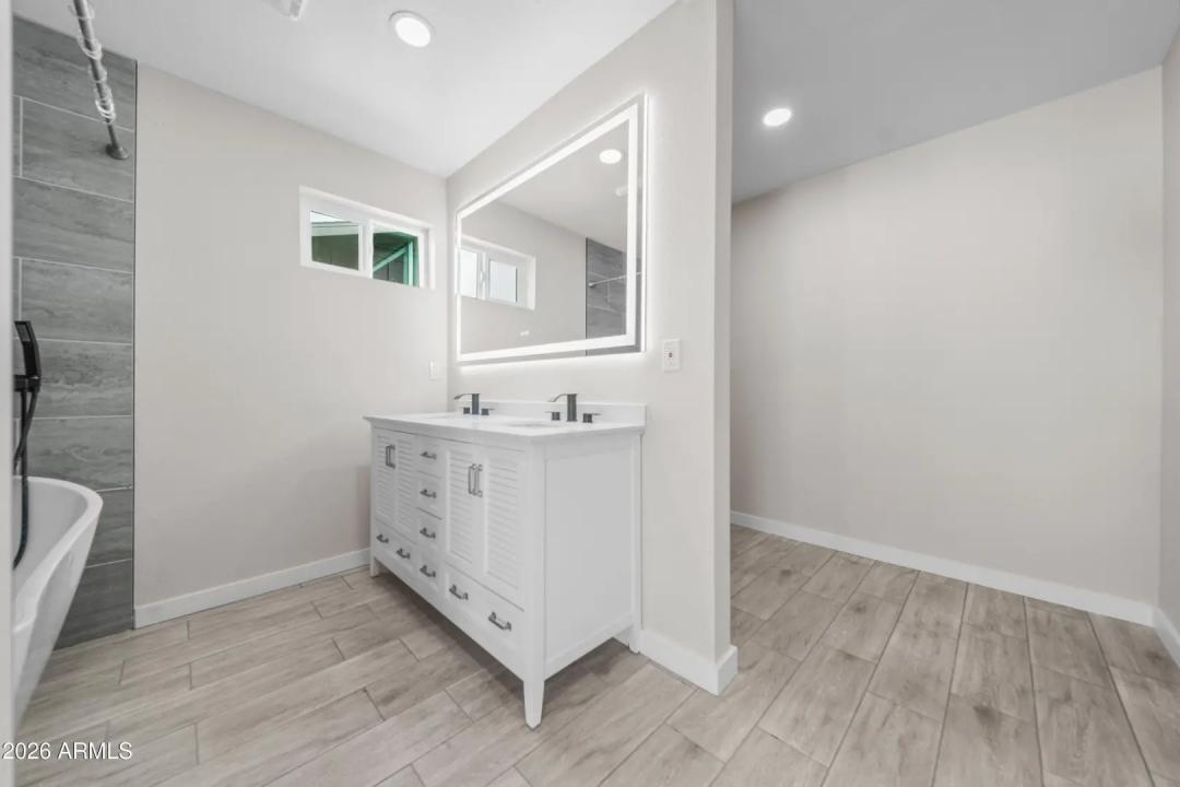 Real Estate Picture 13