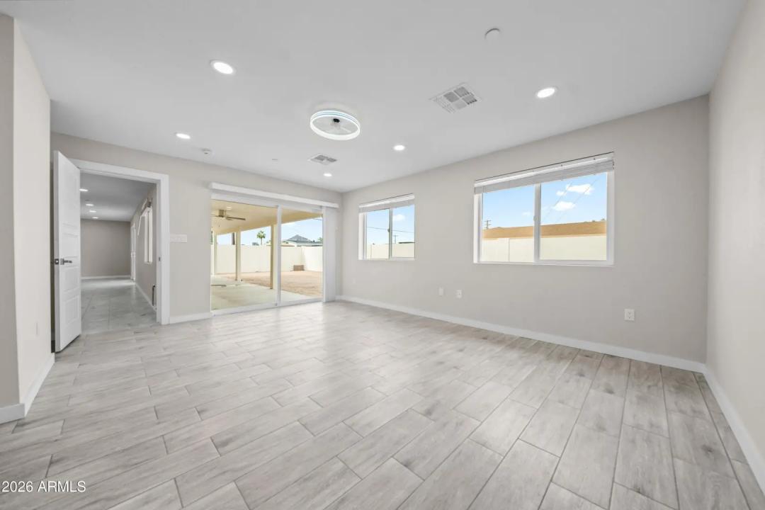 Real Estate Picture 14