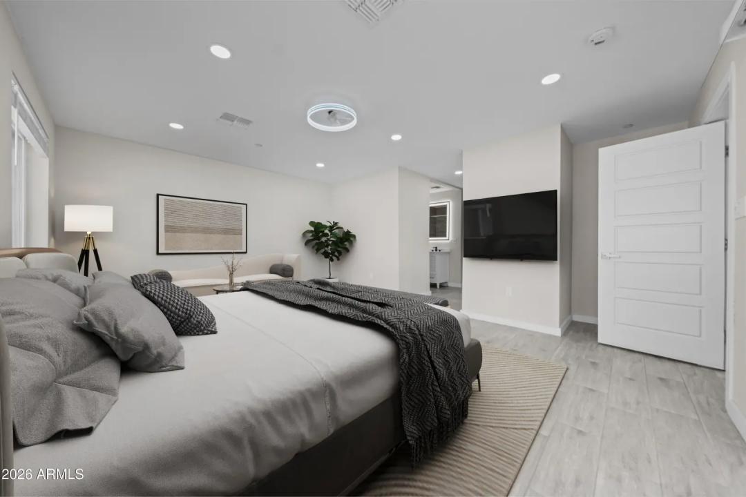 Real Estate Picture 5