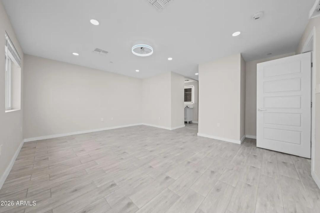 Real Estate Picture 16