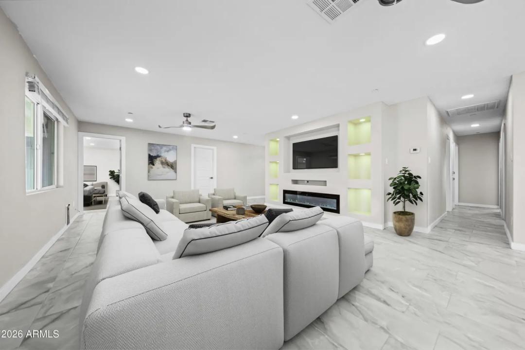 Real Estate Picture 4