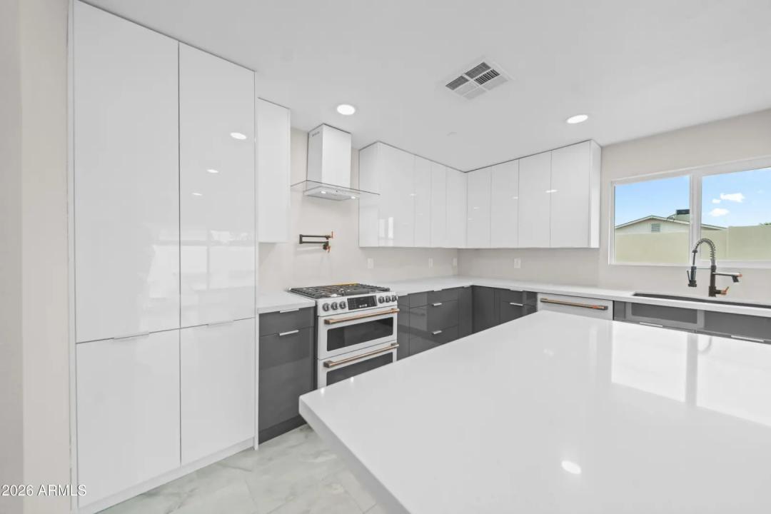 Real Estate Picture 20