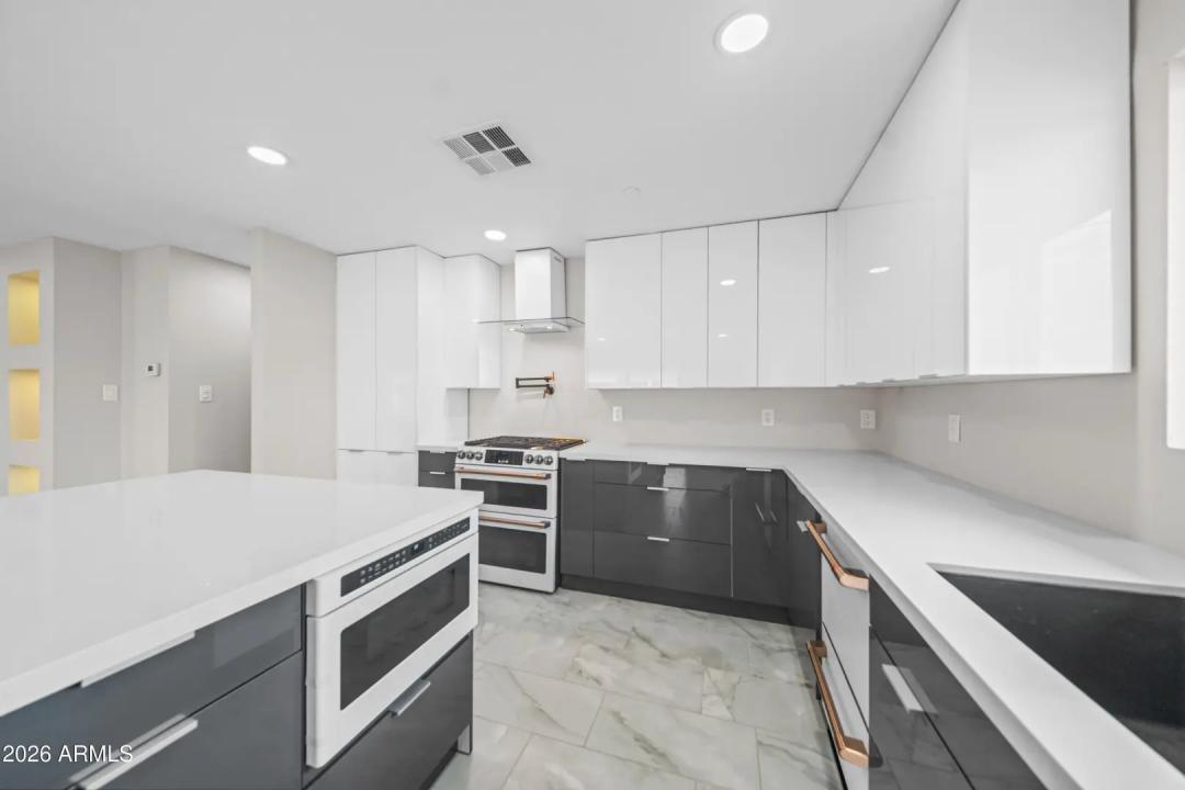 Real Estate Picture 22