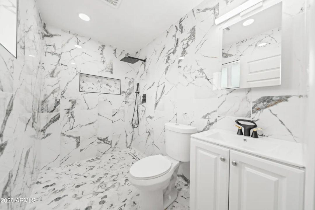 Real Estate Picture 24