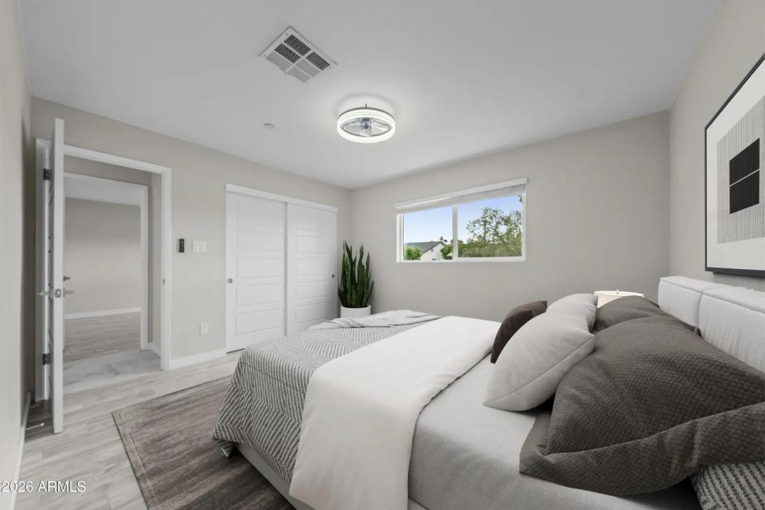 Real Estate Picture 7