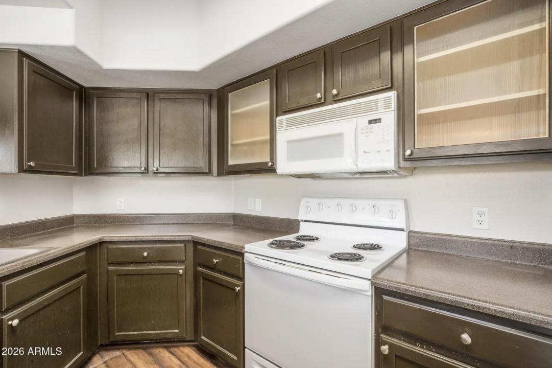 Real Estate Picture 7