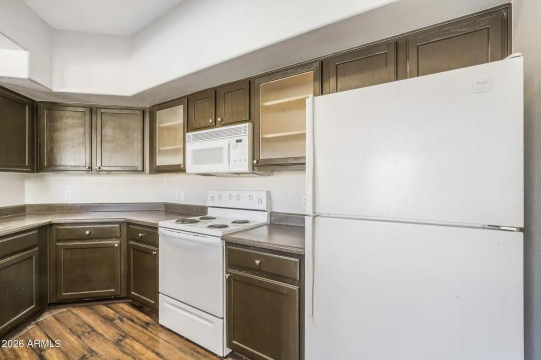 Real Estate Picture 8