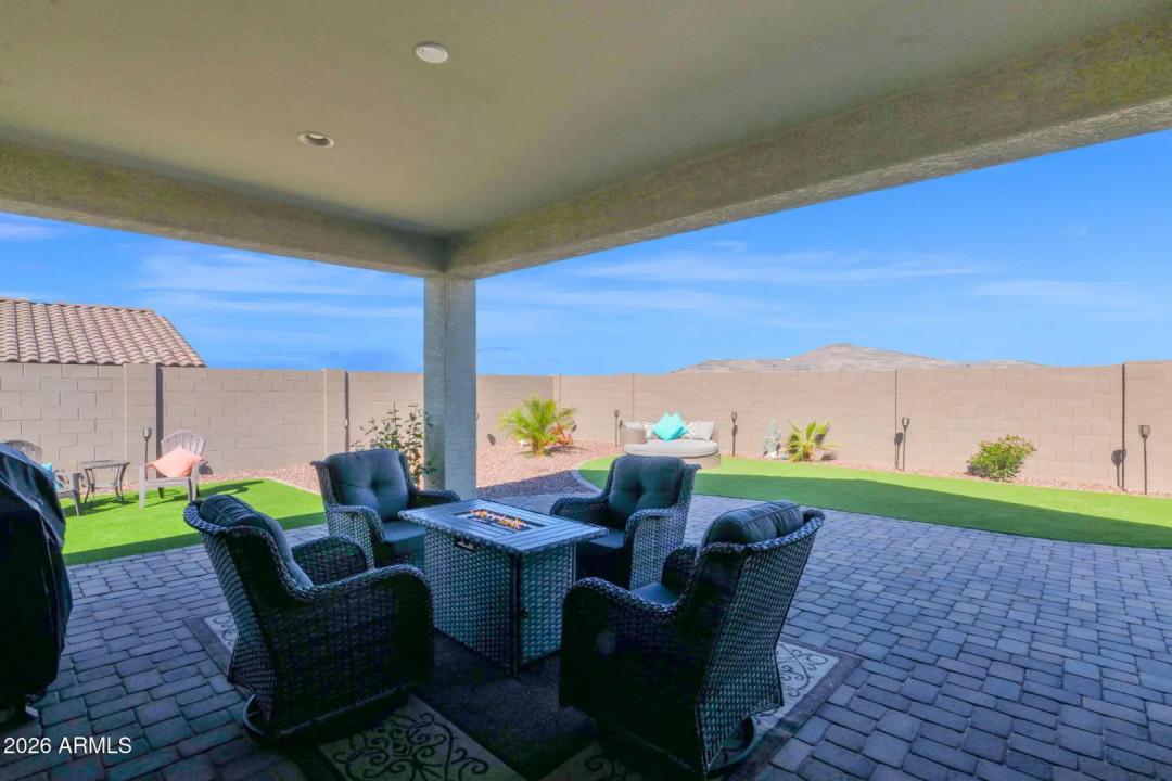 Real Estate Picture 14